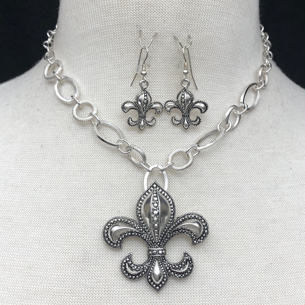 Fleur De Lis Silver Necklace Earrings Set